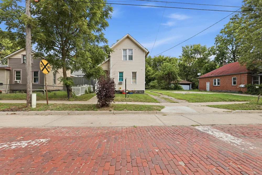 1207 E Vine Street Kalamazoo, MI 49001