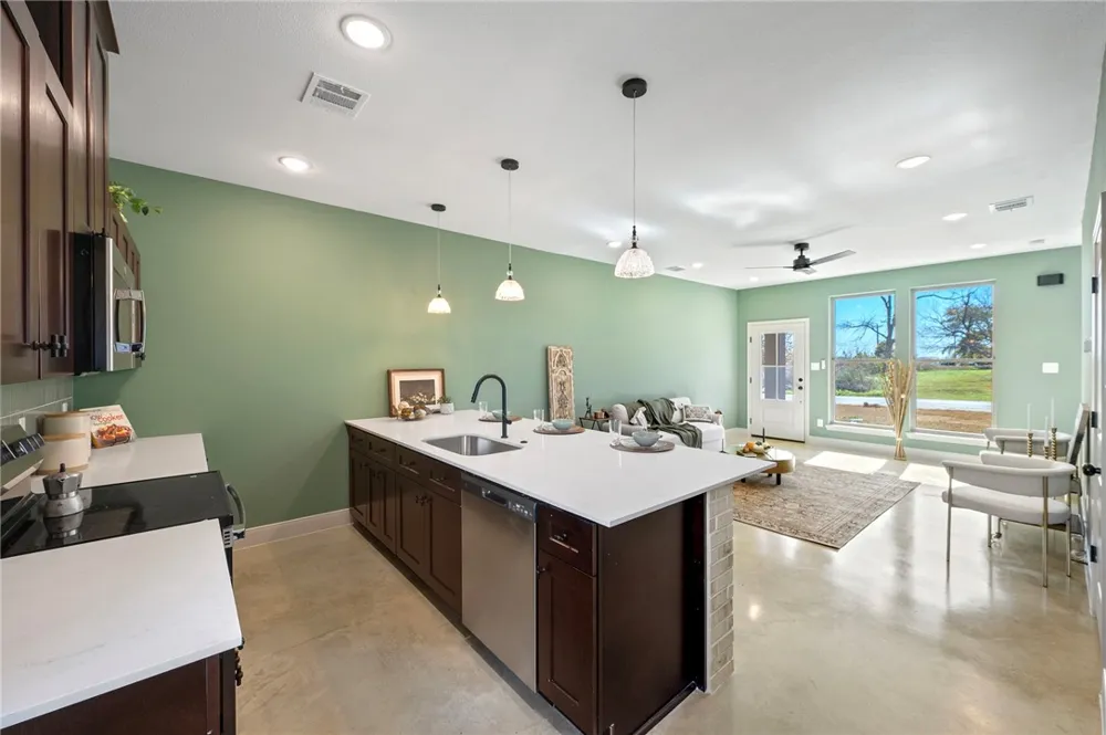 102 33rd W Bryan, TX 77803