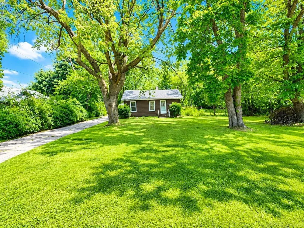 2100 Pompey Road Waterford Charter Township, MI 48327