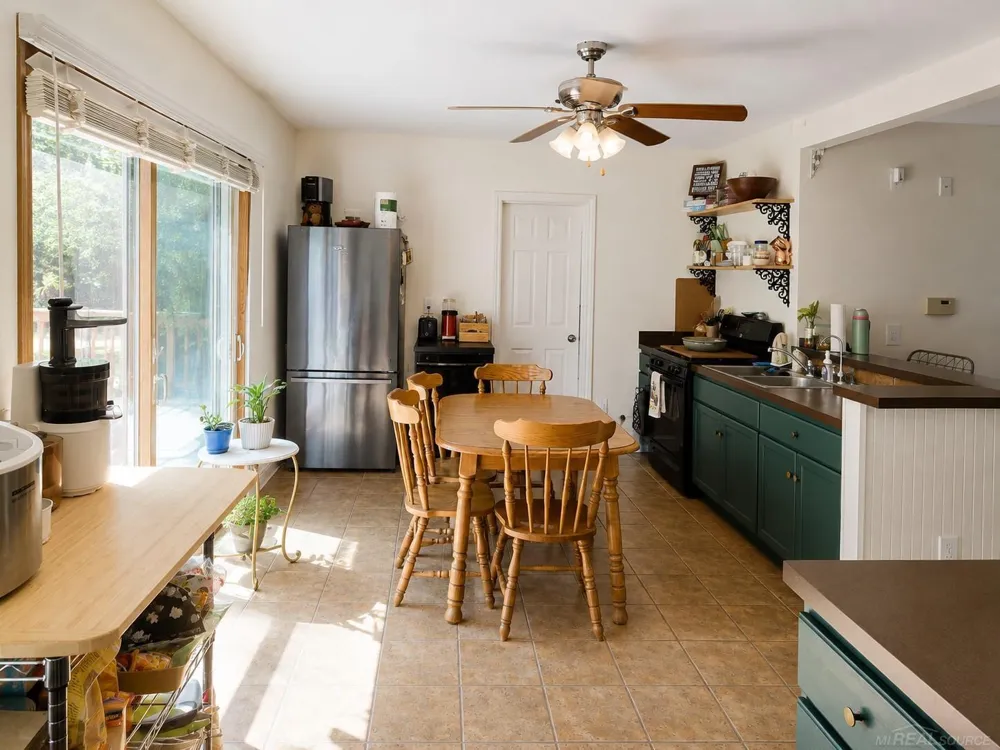 2100 Pompey Road Waterford Charter Township, MI 48327