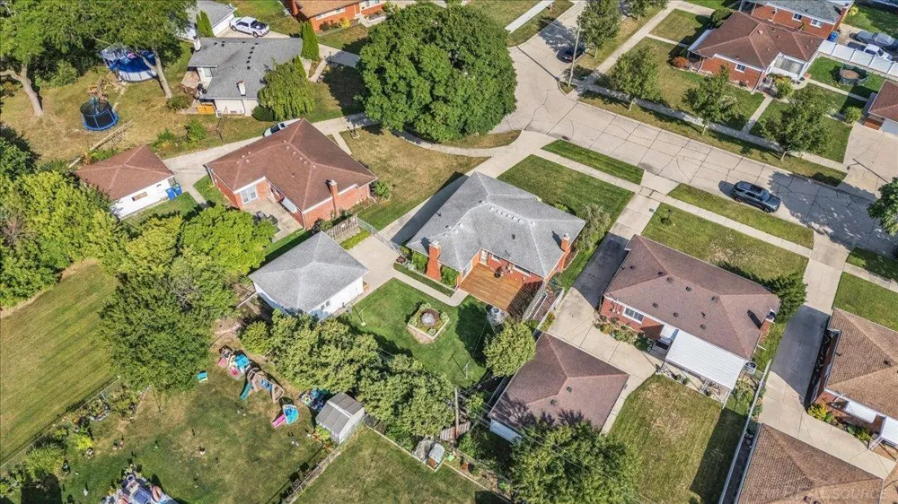 13814 Irvington Drive Warren City, MI 48088