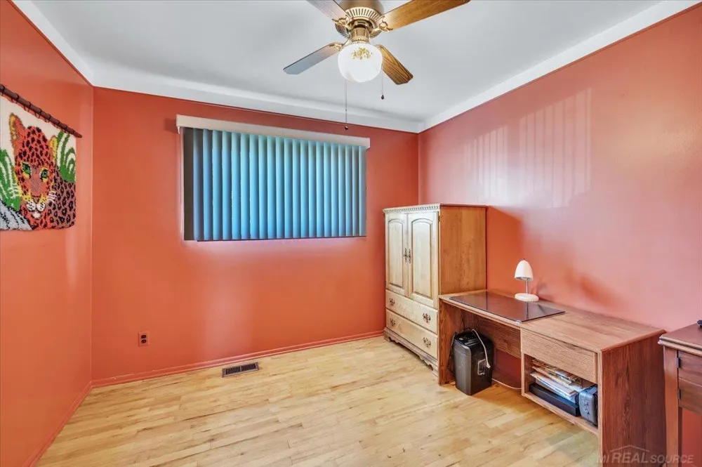 13814 Irvington Drive Warren City, MI 48088