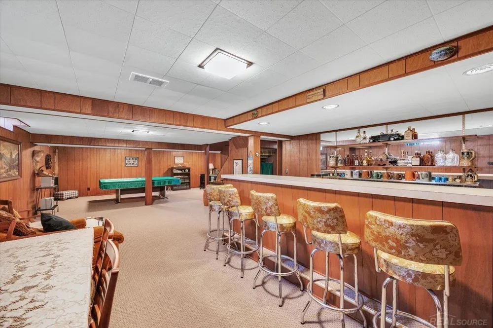 13814 Irvington Drive Warren City, MI 48088