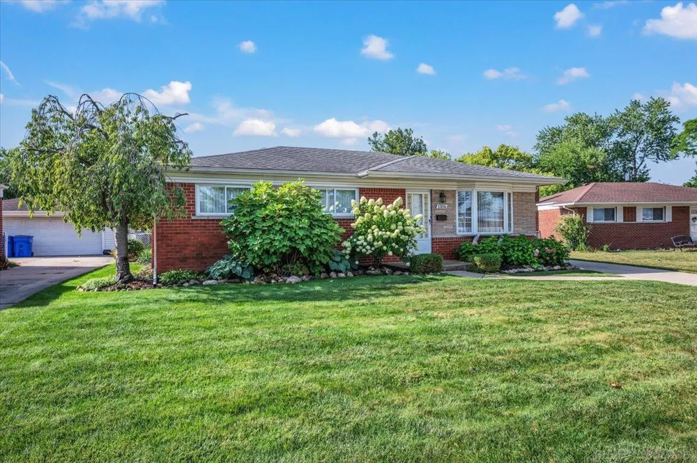 13814 Irvington Drive Warren City, MI 48088