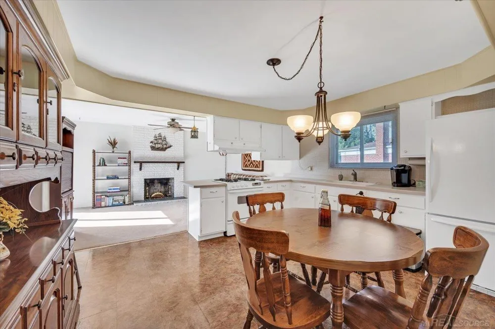 13814 Irvington Drive Warren City, MI 48088