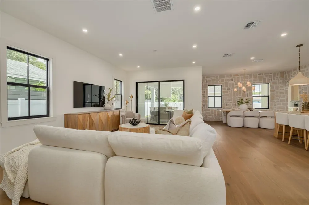 1037 26TH AVENUE St Petersburg, FL 33704