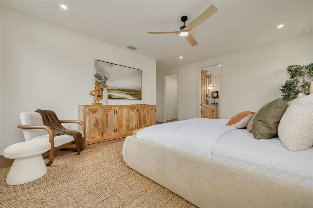 1037 26TH AVENUE St Petersburg, FL 33704