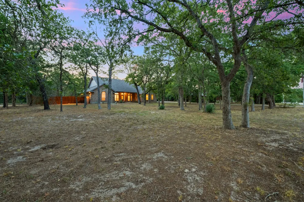 182 Elm Wood Drive Elgin, TX 78621