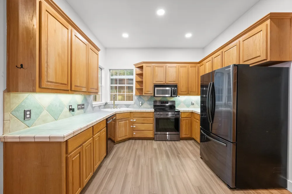 182 Elm Wood Drive Elgin, TX 78621