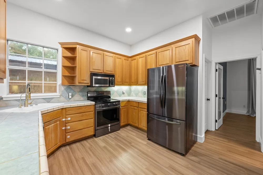 182 Elm Wood Drive Elgin, TX 78621