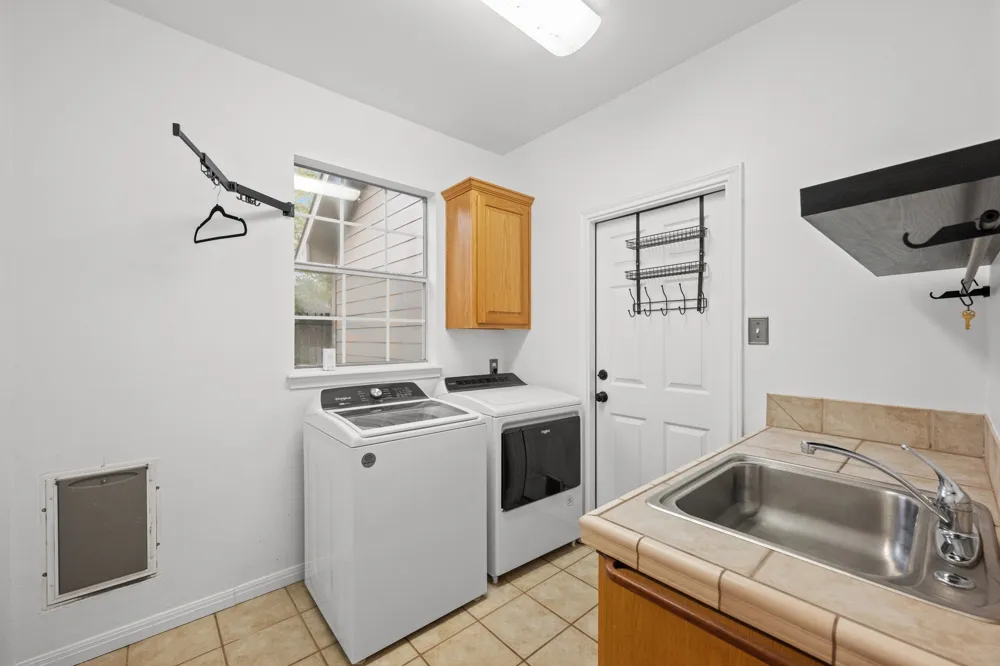 182 Elm Wood Drive Elgin, TX 78621