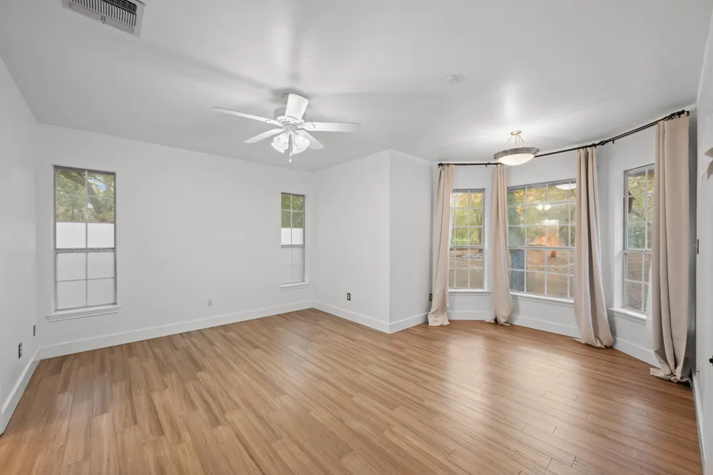 182 Elm Wood Drive Elgin, TX 78621