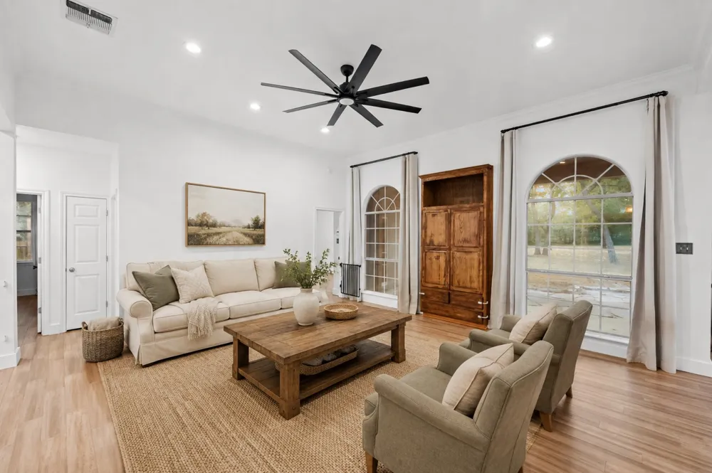 182 Elm Wood Drive Elgin, TX 78621