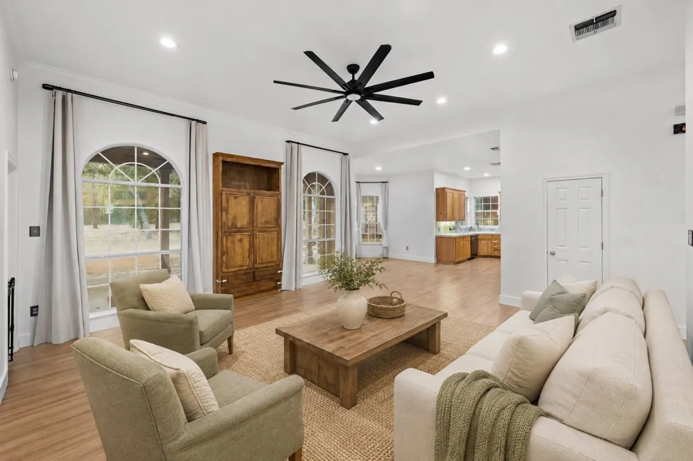 182 Elm Wood Drive Elgin, TX 78621
