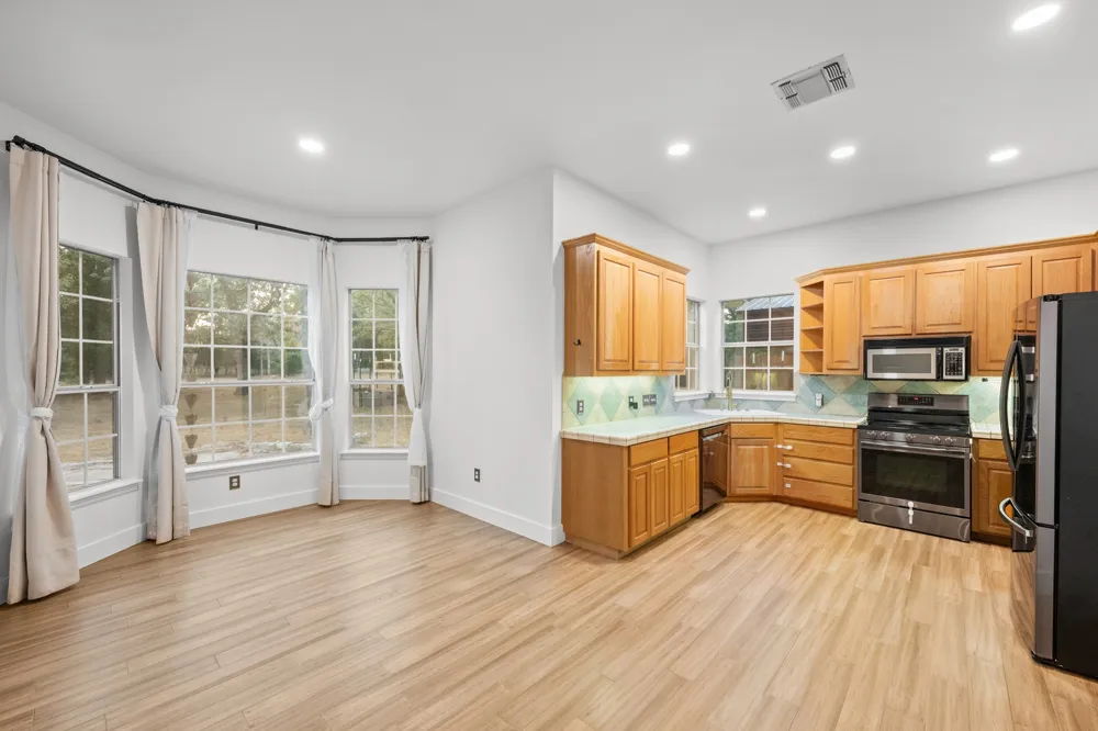182 Elm Wood Drive Elgin, TX 78621