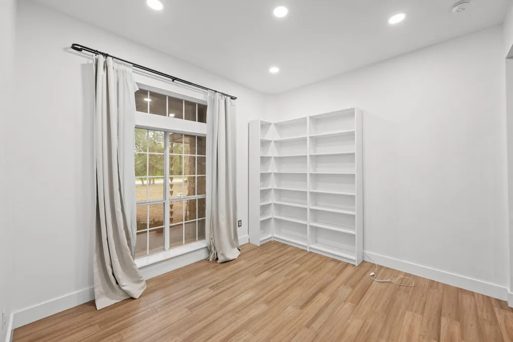 182 Elm Wood Drive Elgin, TX 78621