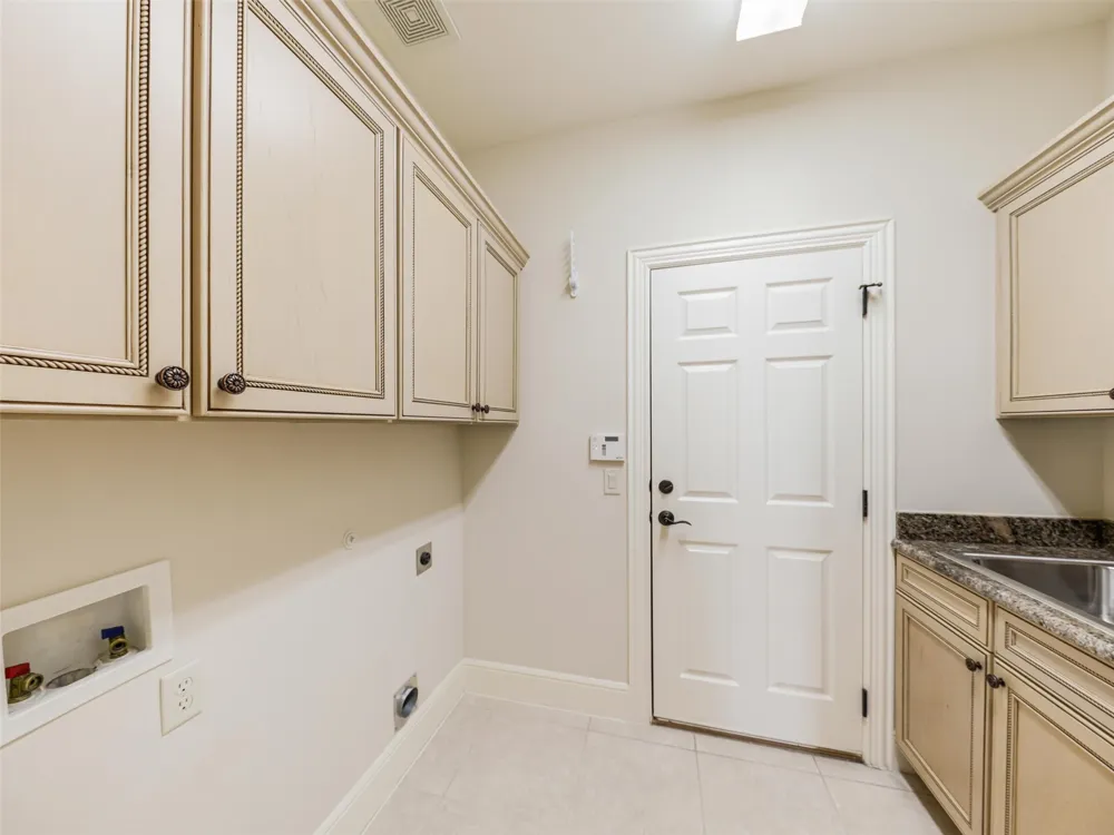 9813 Cypress Street Denton, TX 76207