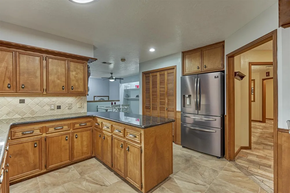 660 Hillcrest Drive Huntsville, TX 77340