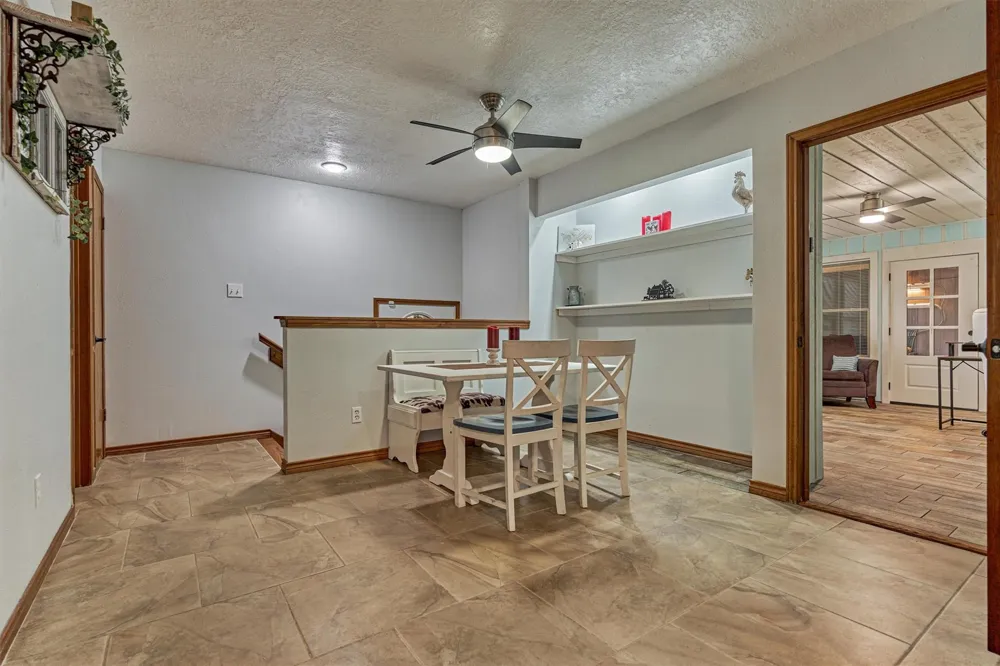 660 Hillcrest Drive Huntsville, TX 77340