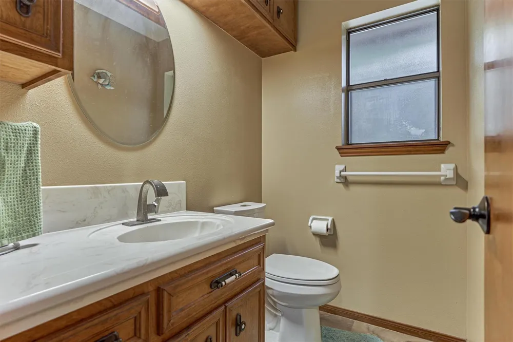 660 Hillcrest Drive Huntsville, TX 77340