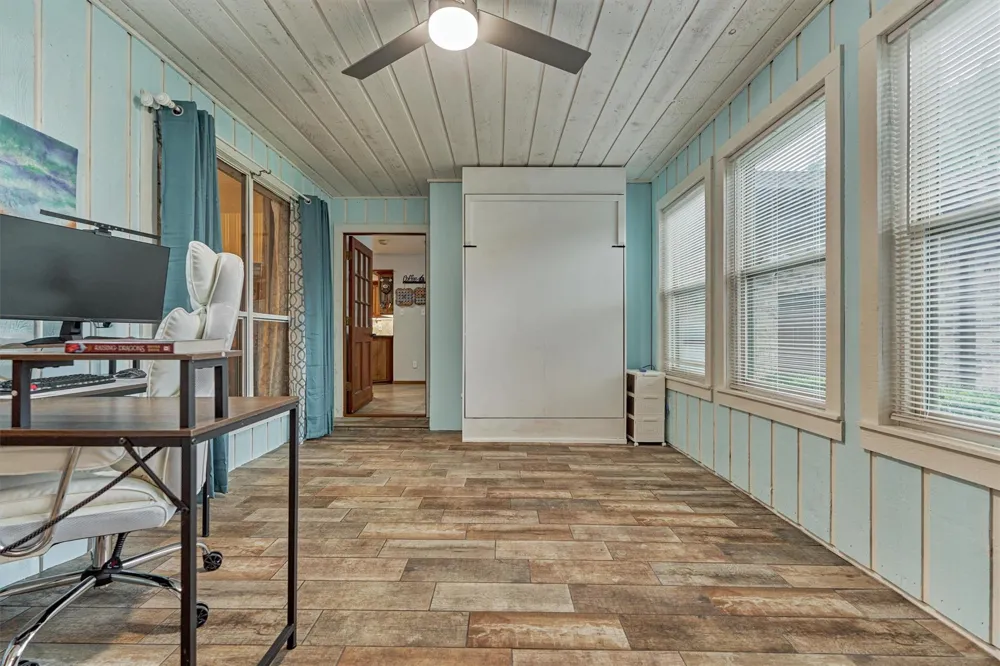 660 Hillcrest Drive Huntsville, TX 77340