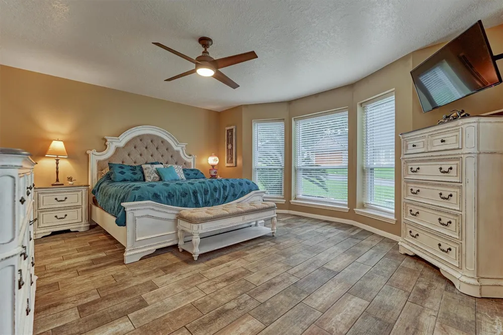 660 Hillcrest Drive Huntsville, TX 77340