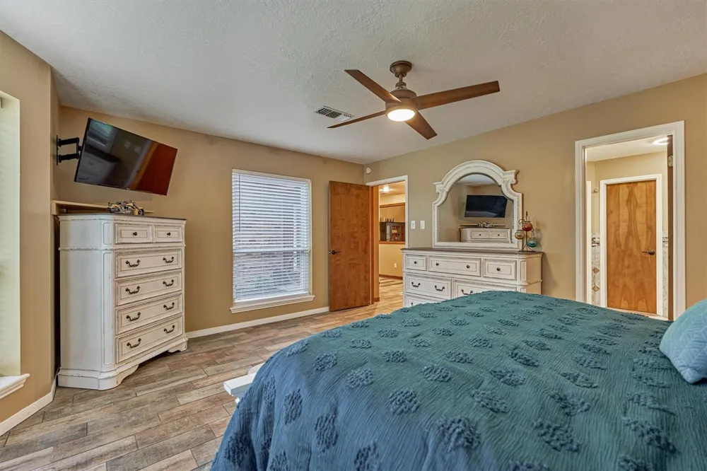 660 Hillcrest Drive Huntsville, TX 77340