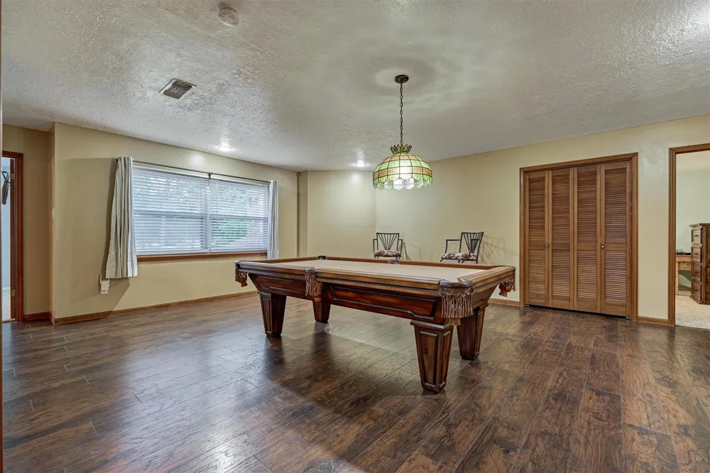 660 Hillcrest Drive Huntsville, TX 77340