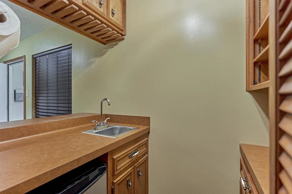 660 Hillcrest Drive Huntsville, TX 77340