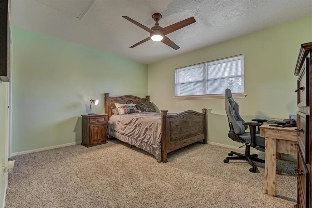 660 Hillcrest Drive Huntsville, TX 77340