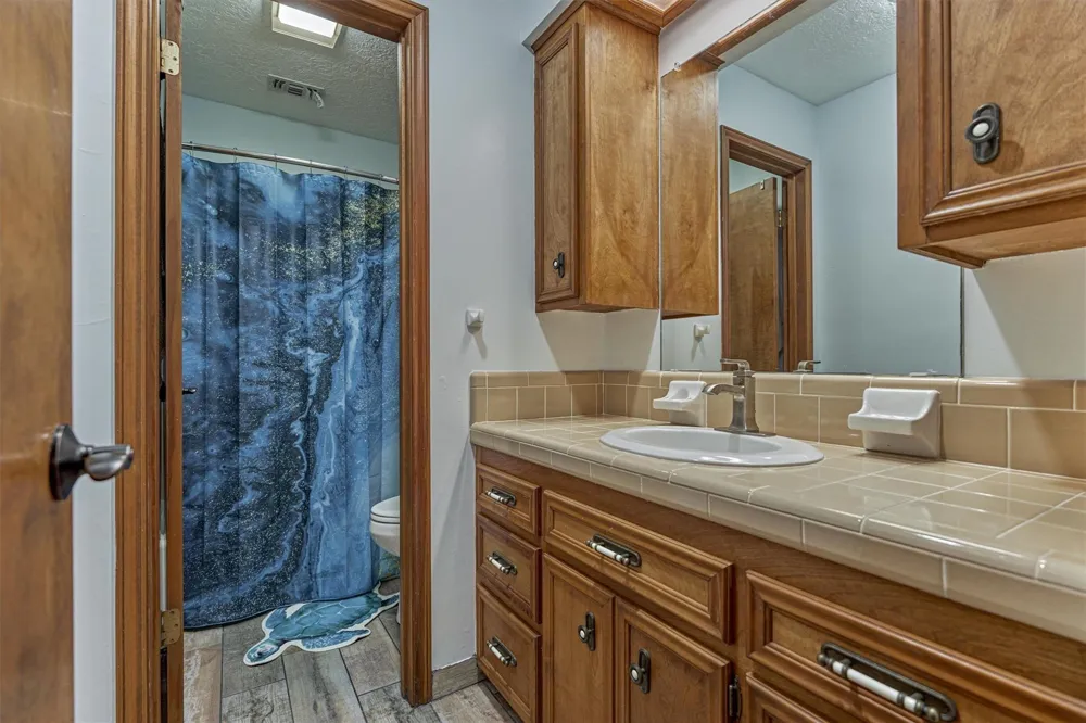 660 Hillcrest Drive Huntsville, TX 77340
