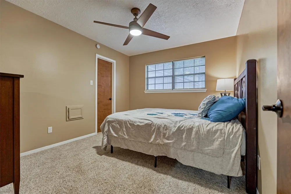 660 Hillcrest Drive Huntsville, TX 77340