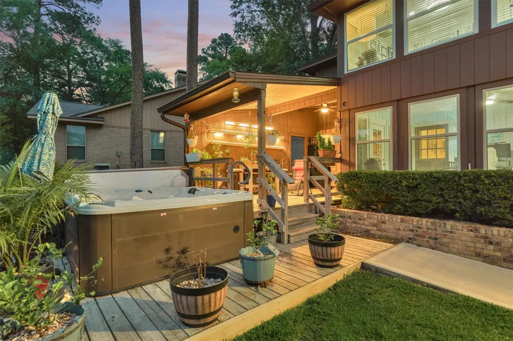 660 Hillcrest Drive Huntsville, TX 77340