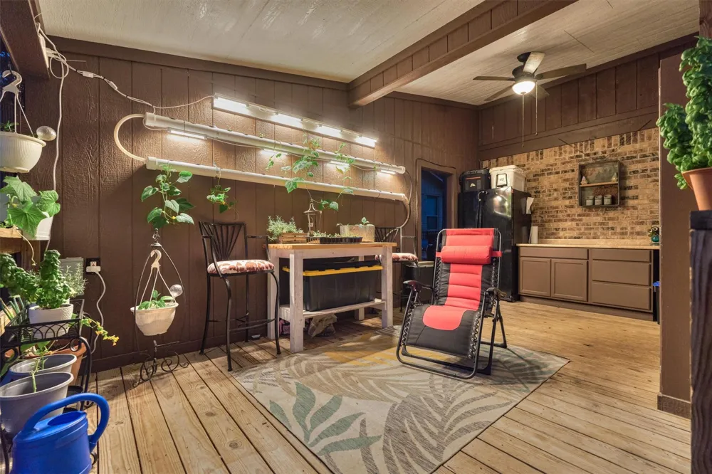 660 Hillcrest Drive Huntsville, TX 77340