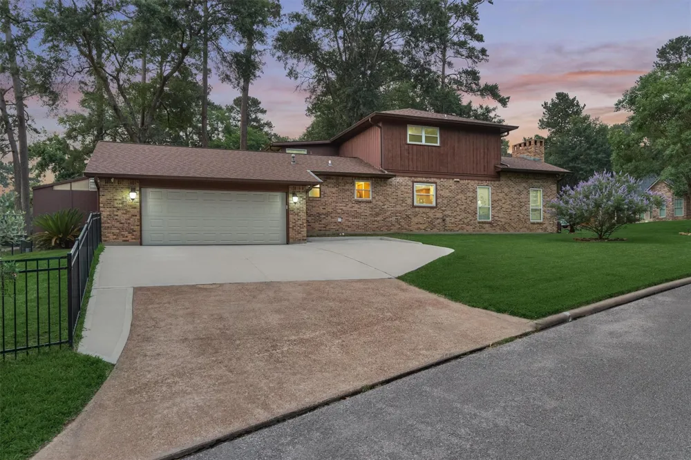 660 Hillcrest Drive Huntsville, TX 77340
