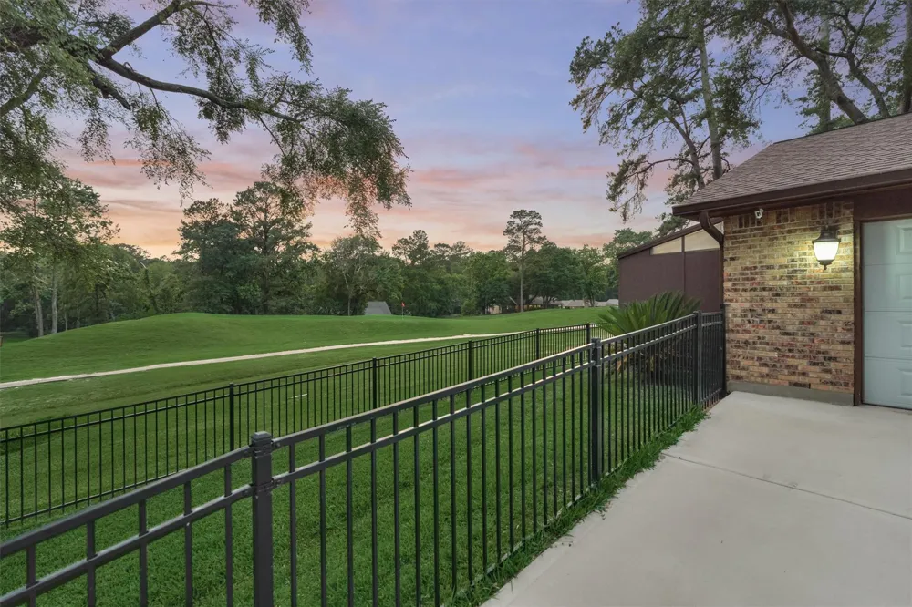 660 Hillcrest Drive Huntsville, TX 77340