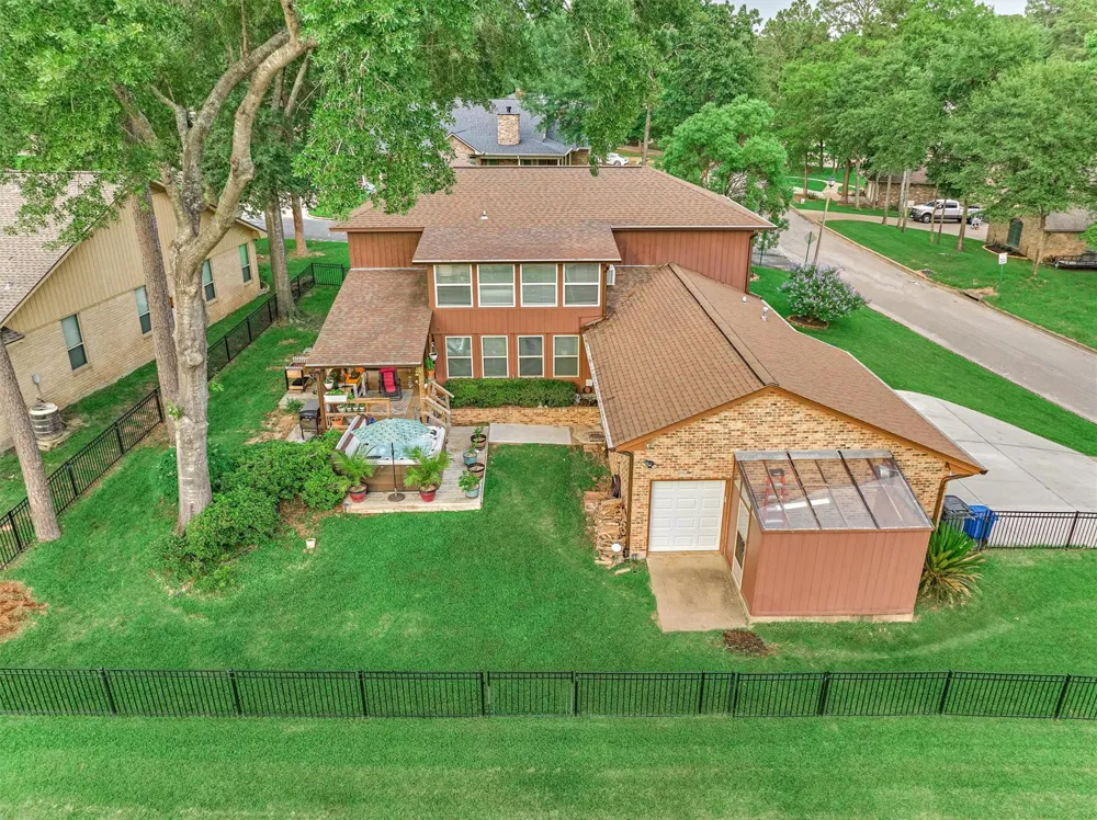 660 Hillcrest Drive Huntsville, TX 77340