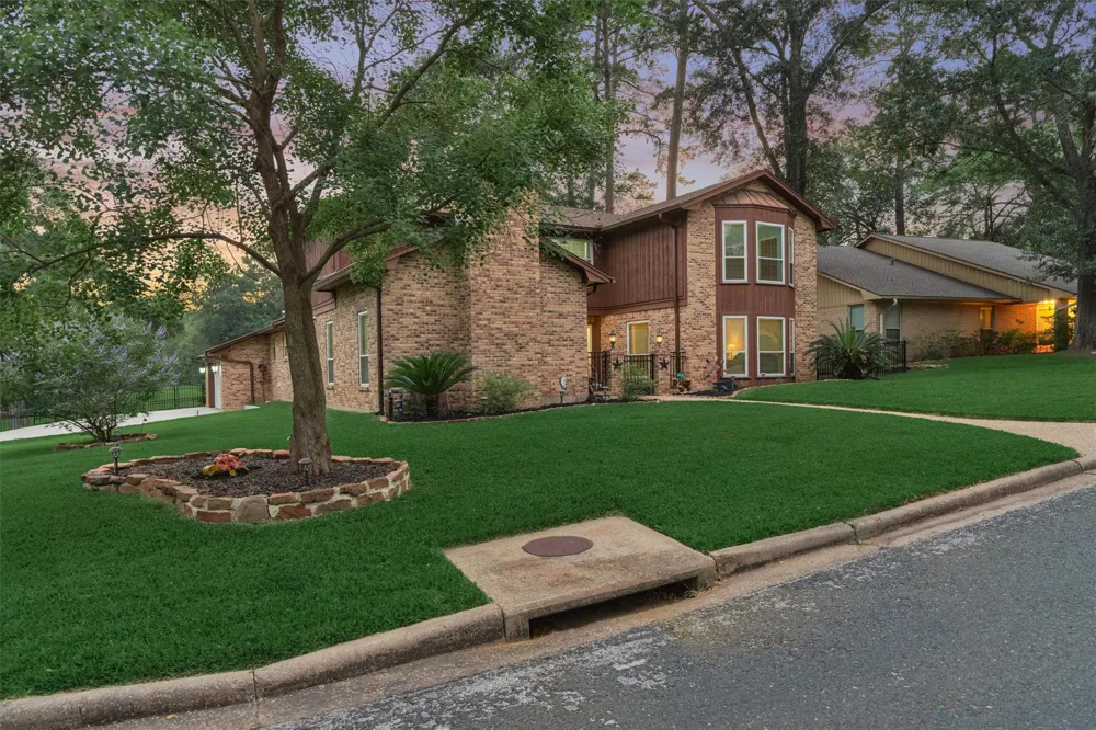 660 Hillcrest Drive Huntsville, TX 77340