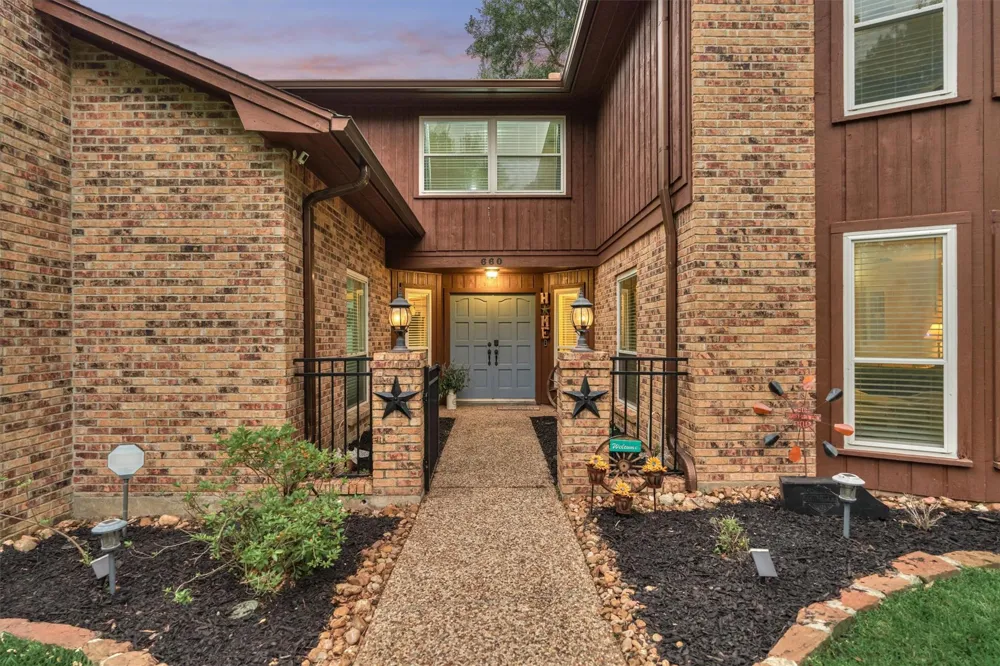660 Hillcrest Drive Huntsville, TX 77340