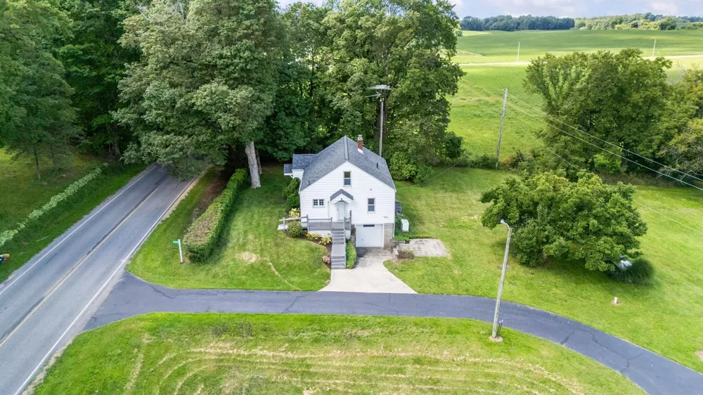 1815 E Glendora Road Buchanan, MI 49107