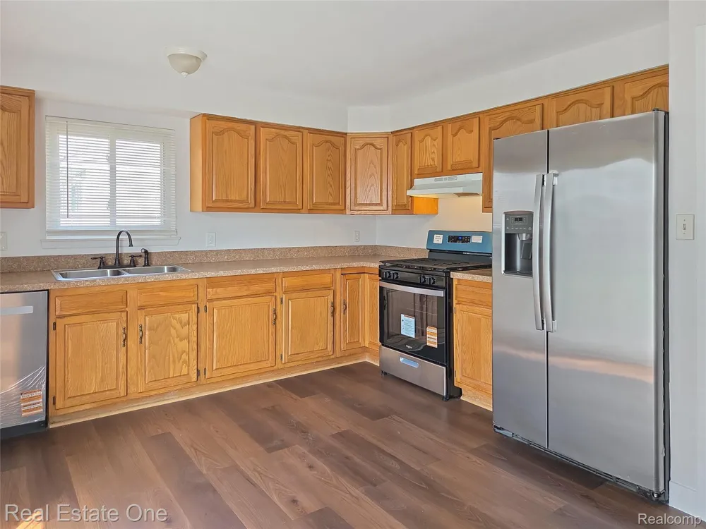 15760 Oakbrook Street Romulus City, MI 48174