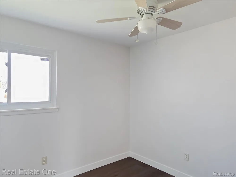 15760 Oakbrook Street Romulus City, MI 48174