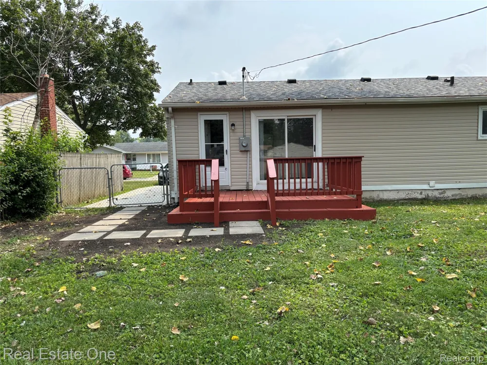 15760 Oakbrook Street Romulus City, MI 48174