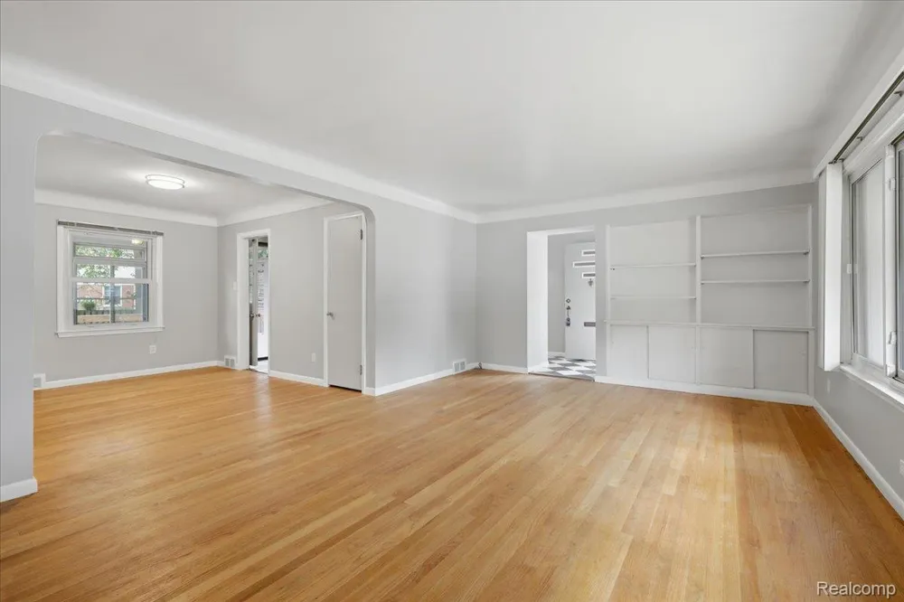 1918 Clawson Avenue Royal Oak City, MI 48073