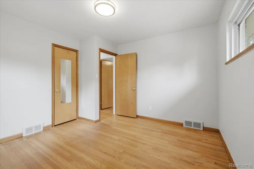 1918 Clawson Avenue Royal Oak City, MI 48073
