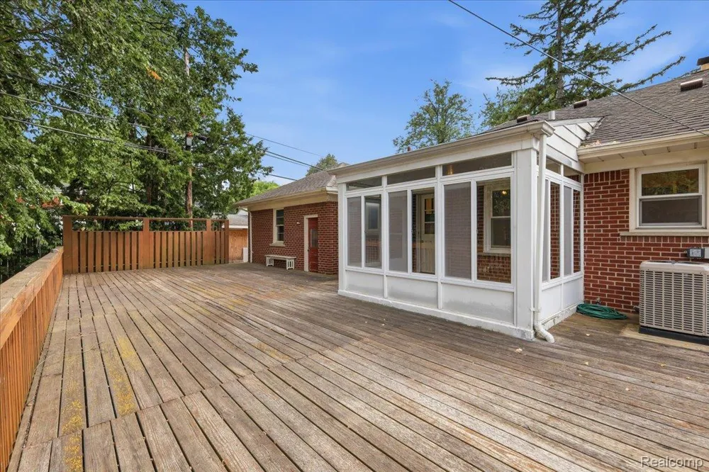 1918 Clawson Avenue Royal Oak City, MI 48073