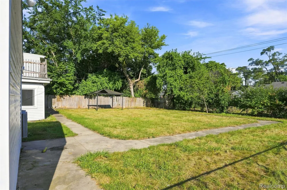 17620 Cornell Road Southfield City, MI 48075