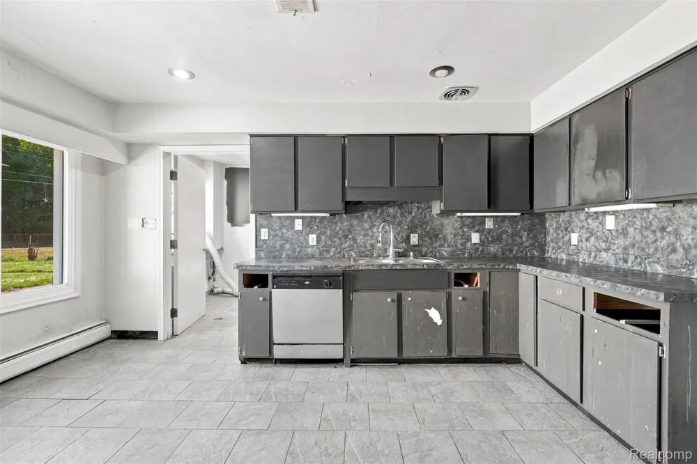17620 Cornell Road Southfield City, MI 48075