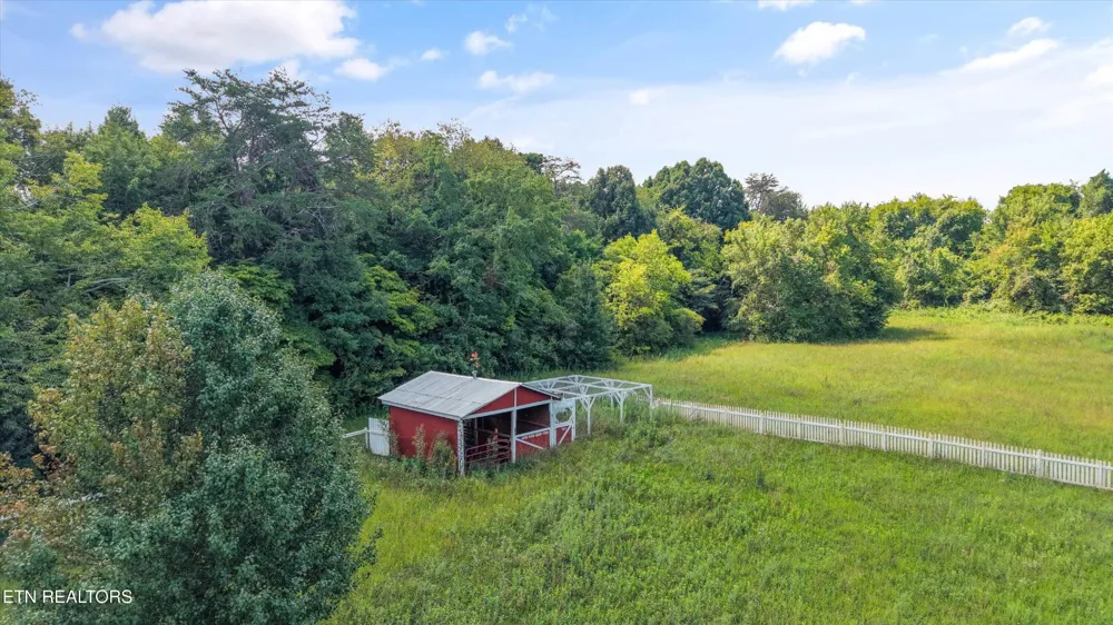 1229 W Hunt Rd Maryville, TN 37801