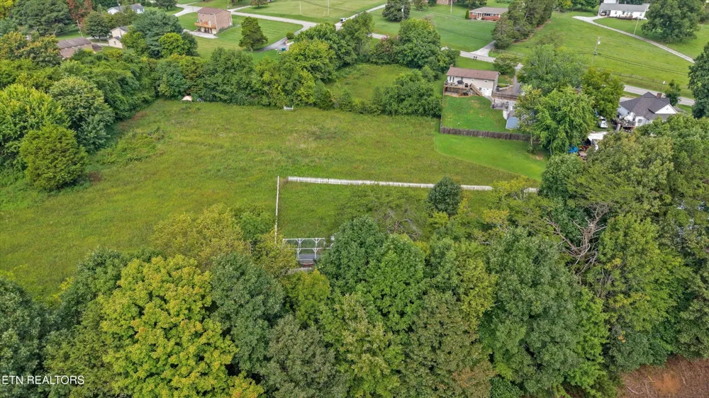 1229 W Hunt Rd Maryville, TN 37801